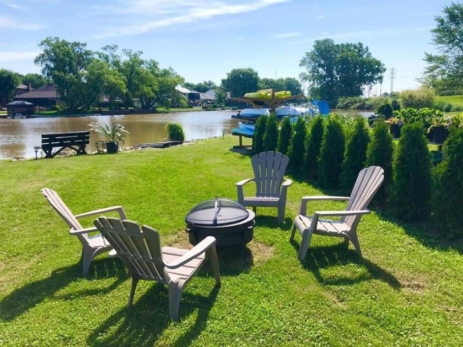 2 Bedroom Getaway On The River/Close To Marina Belle River Eksteriør bilde