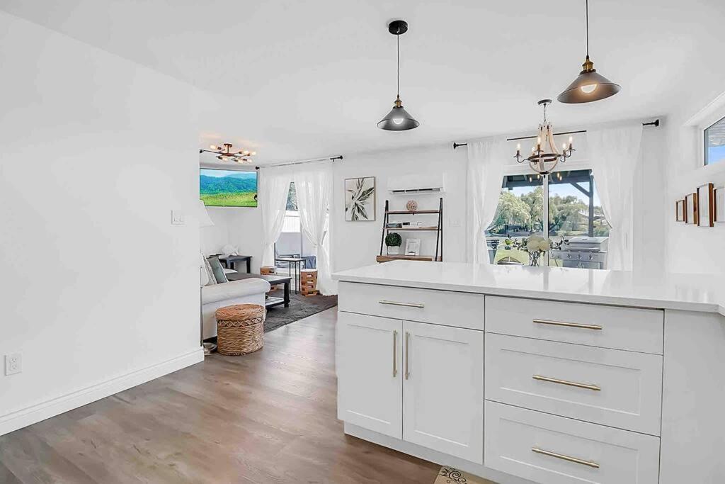 2 Bedroom Getaway On The River/Close To Marina Belle River Eksteriør bilde