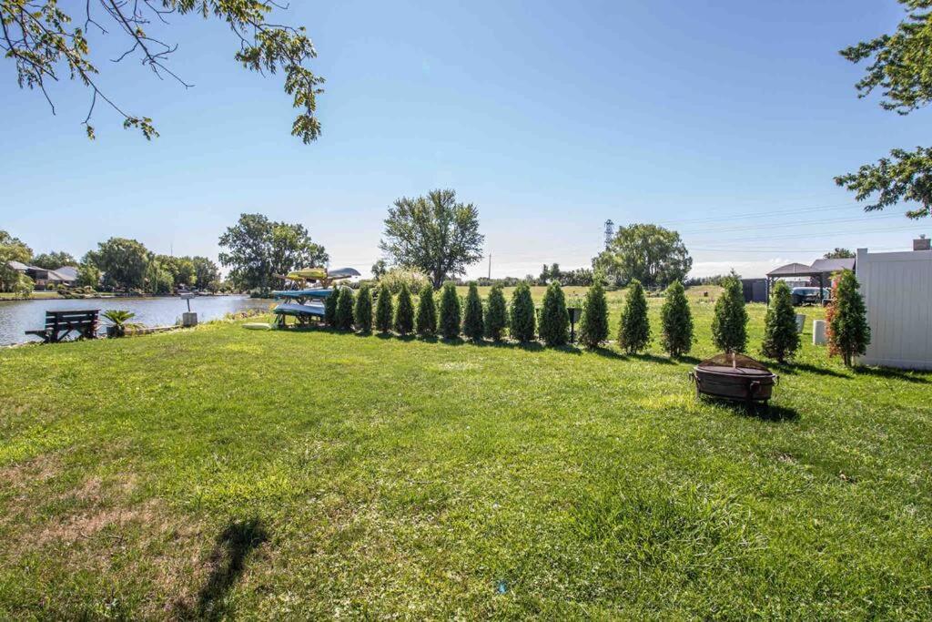 2 Bedroom Getaway On The River/Close To Marina Belle River Eksteriør bilde